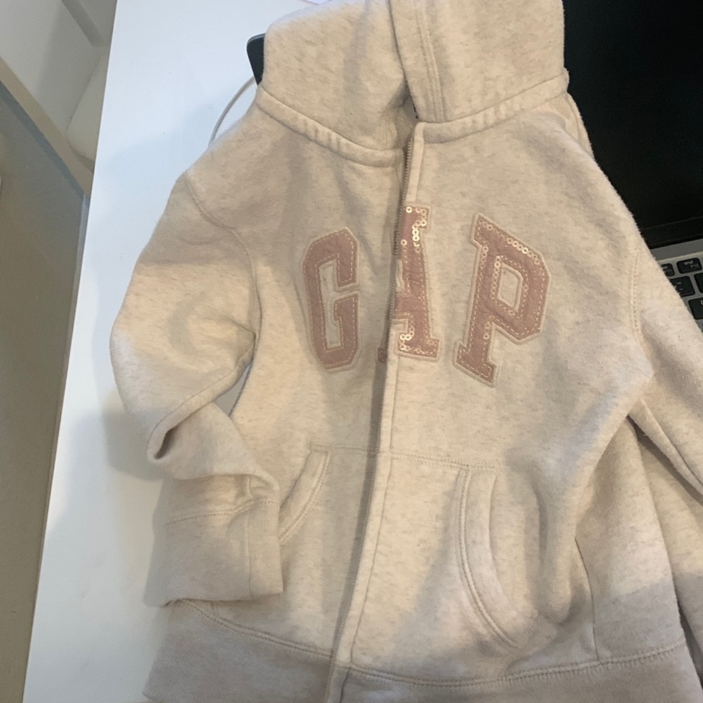 Girls Gap size small (6-7) sweater